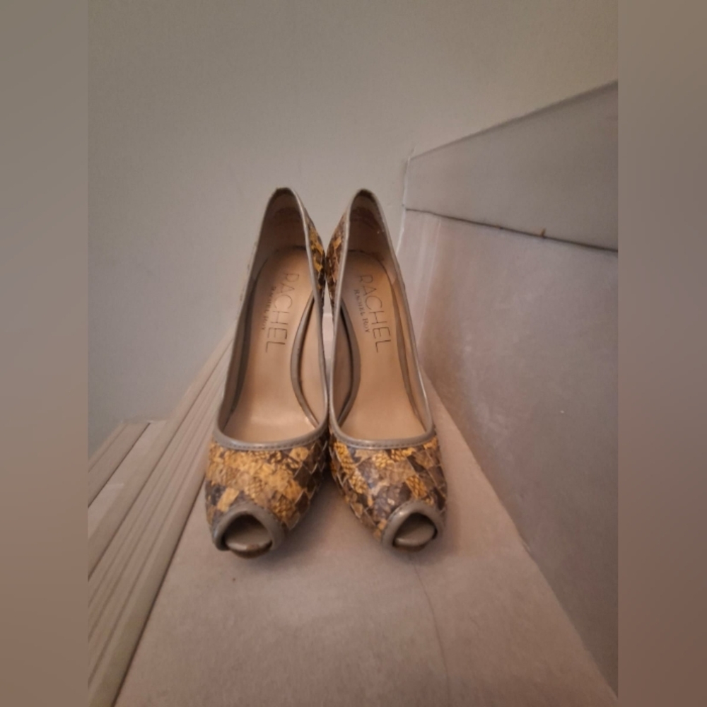 RACHEL Rachel Roy Gray and Gold Heels